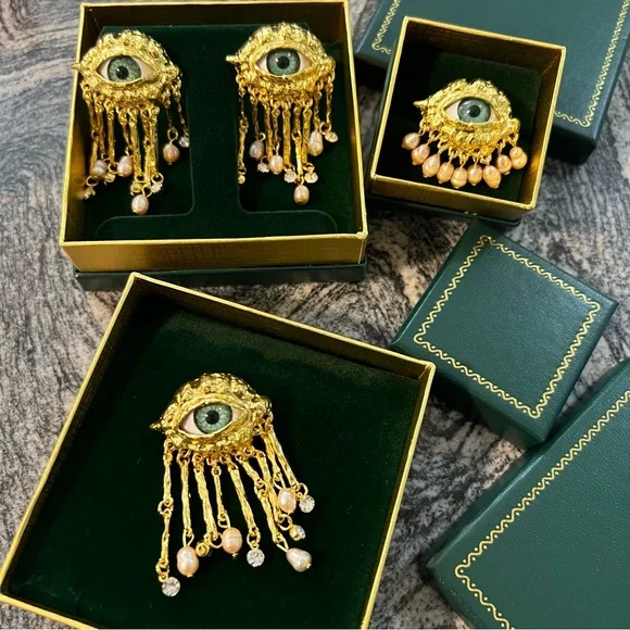 Lovers Eye Victorian Style Brooch Lapel Pin with Gift Box - Picture 10 of 10